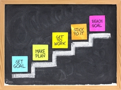 blackboard with notes showing how to reach goals - Set a goal, make a plan, get to work, stick to it, reach goal